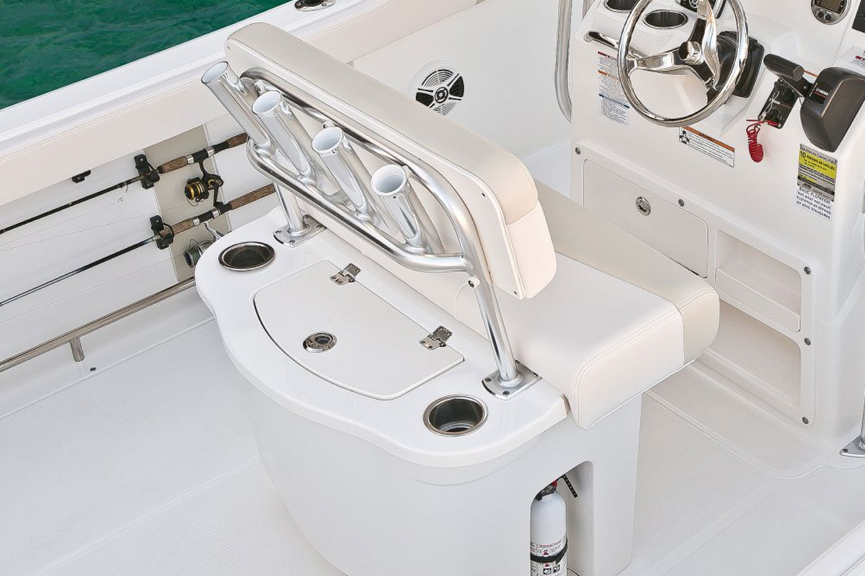 2019 Robalo 222 Center Console Overview