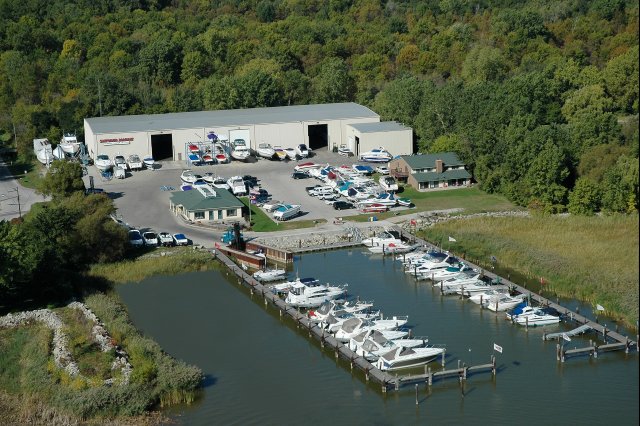 Marine 365 is a Robalo boat dealership located in Suamico, WI