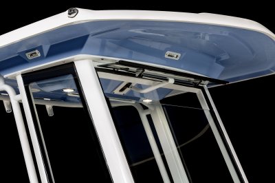 2027 266 Cayman Winsheild Vent