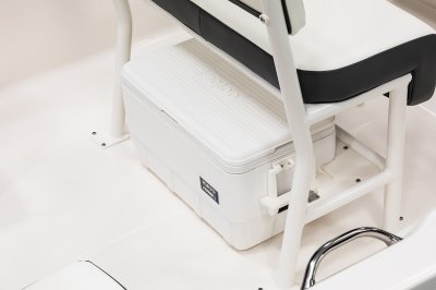 Robalo R160 Cockpit Cooler