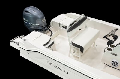 Robalo R160 Transom Casting Deck