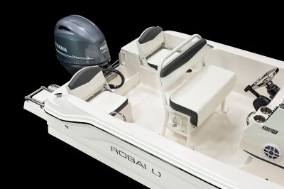 Robalo R160 Transom Seating
