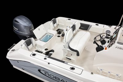 2027 R180 Transom Storage & Livewell