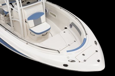 Robalo R222EX Bow Casting Deck