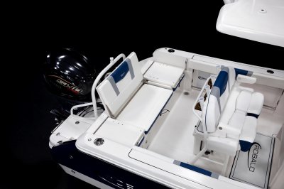 2027 R232 EX Transom Seating