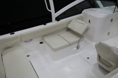 2027 R237 Port Seat Lounge