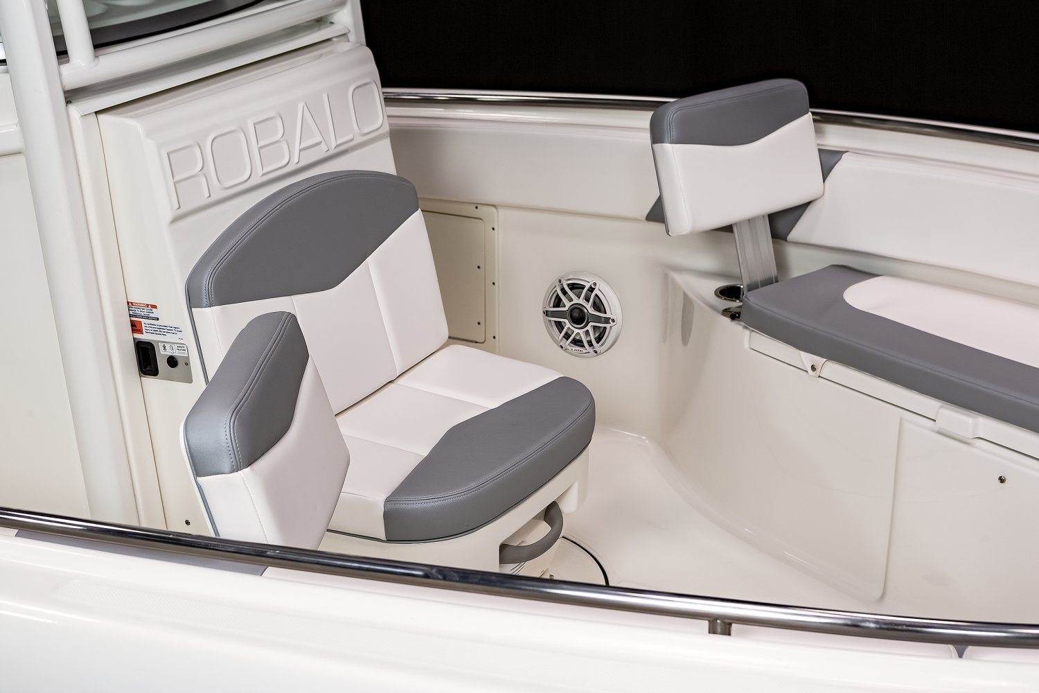 2021 Robalo 242 Center Console Gallery