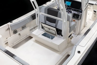 2026 R270 livewell Fishbox Storage