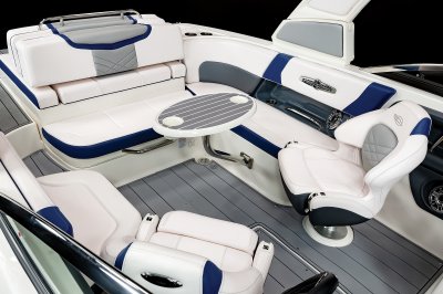 26 Surf - Cockpit Dinette